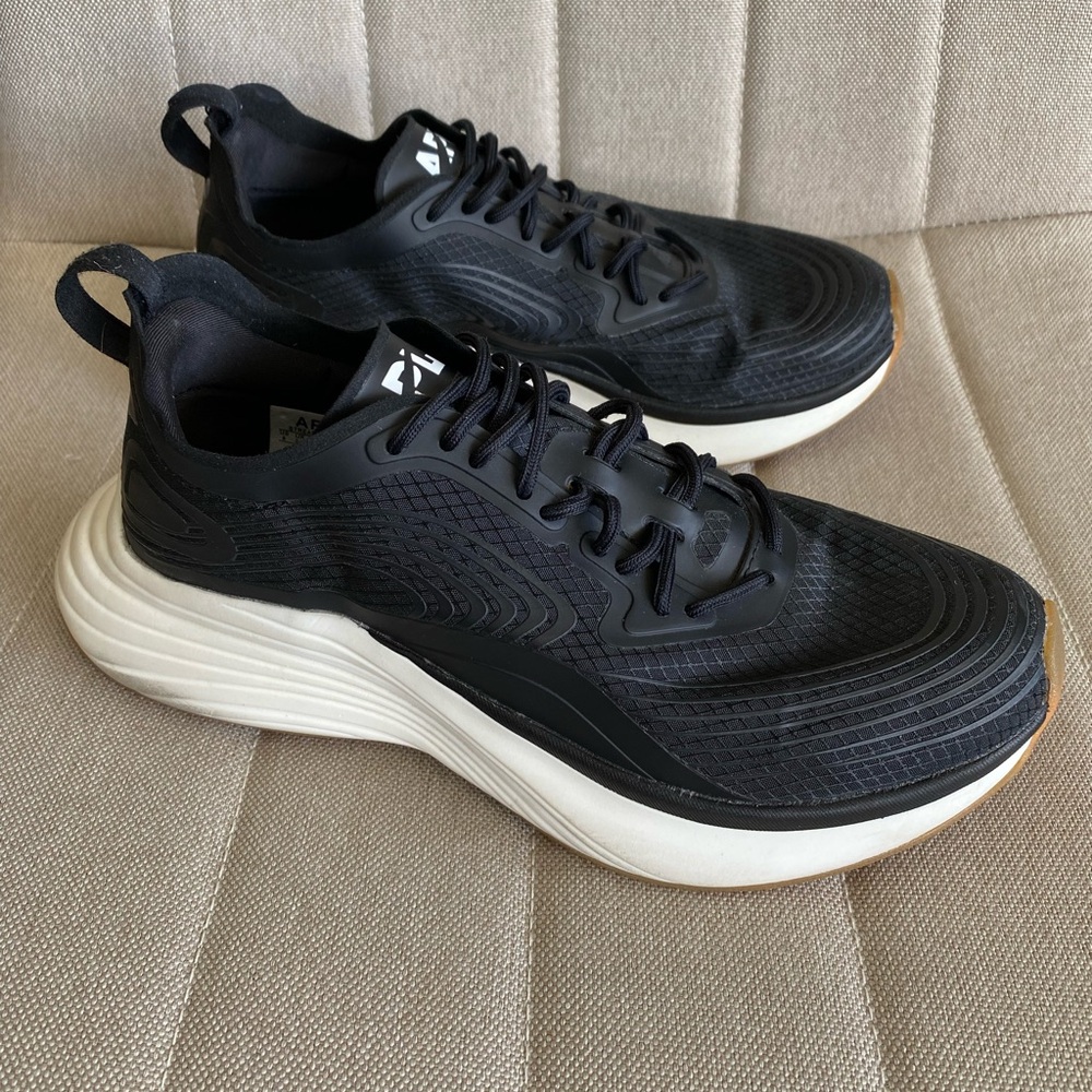 APL women’s 6 Streamline Running Shoe Sneaker W6